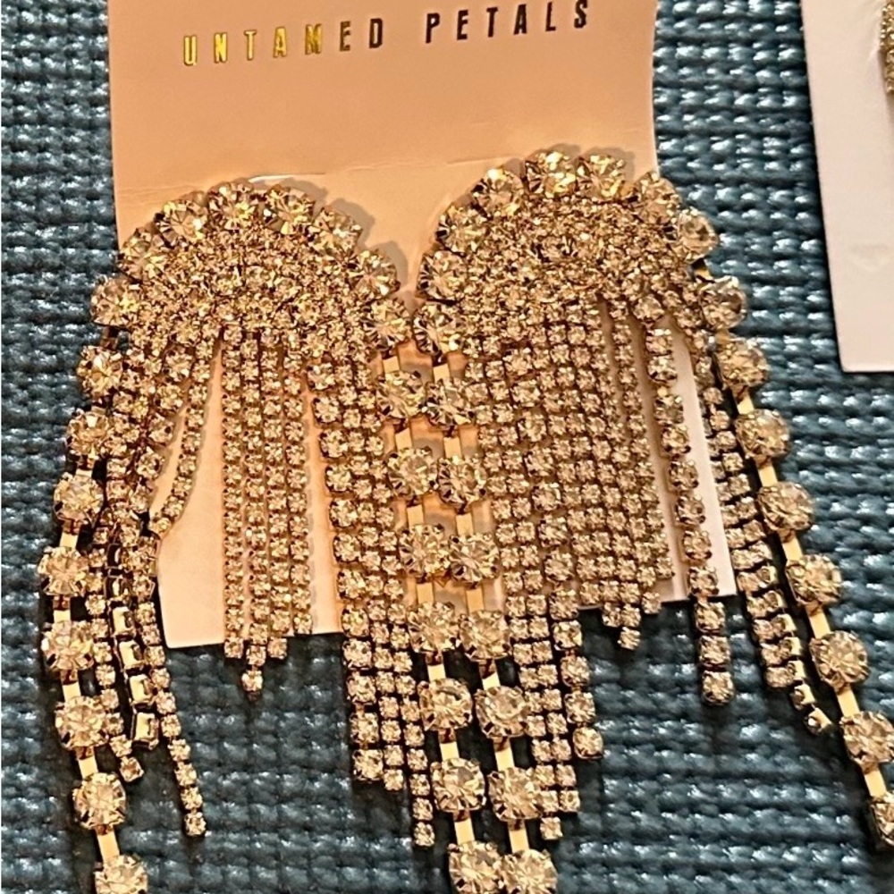 UNTAMED PETALS WANDERLUST EARRING